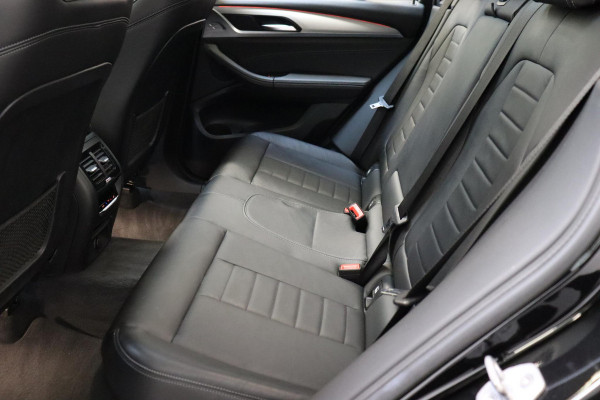 BMW X3 xDrive20i High Executive M Sport Pakket Automaat / Panoramadak / Trekhaak / Leder / Driving Assistant / Navigatie Professional / Head-Up Display / Stoelverwarming / Chrome Line / Hifi / Active Protection / Uitgebreide LED-koplampen / 20 Inch / Multifunctioneel Instrumentendisplay