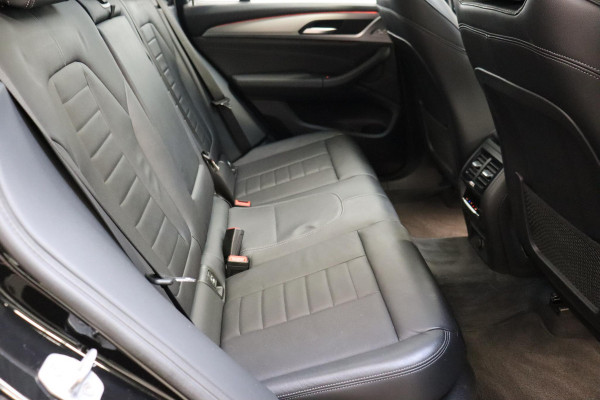 BMW X3 xDrive20i High Executive M Sport Pakket Automaat / Panoramadak / Trekhaak / Leder / Driving Assistant / Navigatie Professional / Head-Up Display / Stoelverwarming / Chrome Line / Hifi / Active Protection / Uitgebreide LED-koplampen / 20 Inch / Multifunctioneel Instrumentendisplay