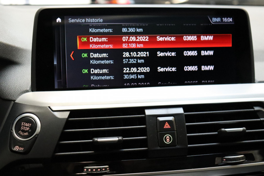 BMW X3 xDrive20i High Executive M Sport Pakket Automaat / Panoramadak / Trekhaak / Leder / Driving Assistant / Navigatie Professional / Head-Up Display / Stoelverwarming / Chrome Line / Hifi / Active Protection / Uitgebreide LED-koplampen / 20 Inch / Multifunctioneel Instrumentendisplay