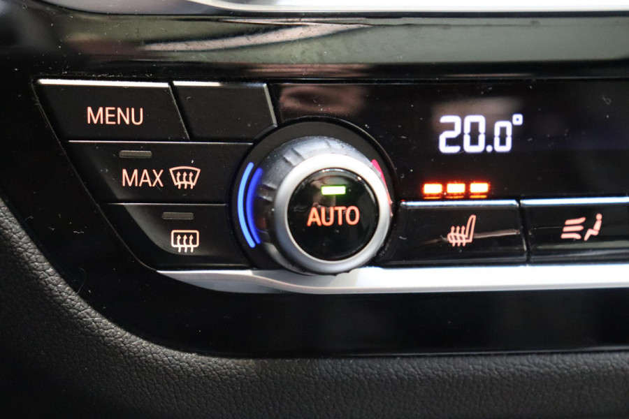 BMW X3 xDrive20i High Executive M Sport Pakket Automaat / Panoramadak / Trekhaak / Leder / Driving Assistant / Navigatie Professional / Head-Up Display / Stoelverwarming / Chrome Line / Hifi / Active Protection / Uitgebreide LED-koplampen / 20 Inch / Multifunctioneel Instrumentendisplay