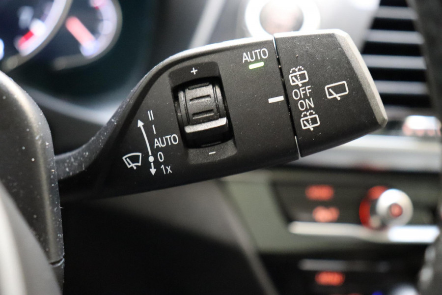 BMW X3 xDrive20i High Executive M Sport Pakket Automaat / Panoramadak / Trekhaak / Leder / Driving Assistant / Navigatie Professional / Head-Up Display / Stoelverwarming / Chrome Line / Hifi / Active Protection / Uitgebreide LED-koplampen / 20 Inch / Multifunctioneel Instrumentendisplay