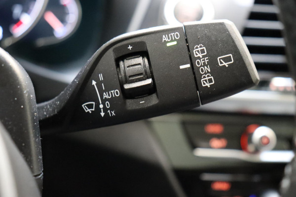 BMW X3 xDrive20i High Executive M Sport Pakket Automaat / Panoramadak / Trekhaak / Leder / Driving Assistant / Navigatie Professional / Head-Up Display / Stoelverwarming / Chrome Line / Hifi / Active Protection / Uitgebreide LED-koplampen / 20 Inch / Multifunctioneel Instrumentendisplay