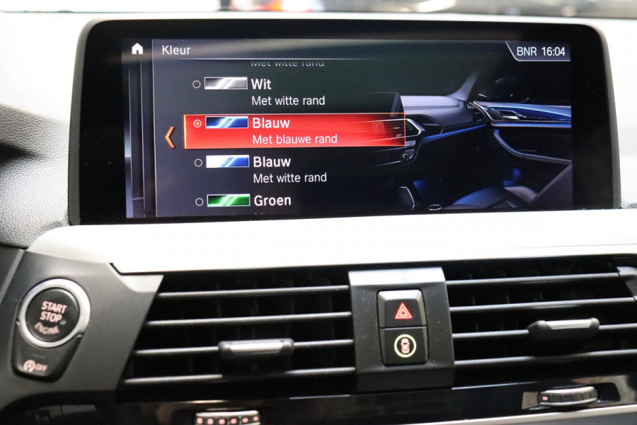 BMW X3 xDrive20i High Executive M Sport Pakket Automaat / Panoramadak / Trekhaak / Leder / Driving Assistant / Navigatie Professional / Head-Up Display / Stoelverwarming / Chrome Line / Hifi / Active Protection / Uitgebreide LED-koplampen / 20 Inch / Multifunctioneel Instrumentendisplay