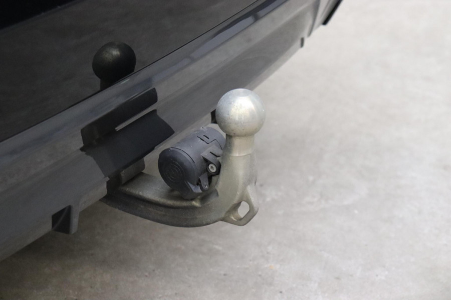 BMW 5 Serie Touring 520i High Executive M Sport Pakket Automaat / Panoramadak / Trekhaak / Comfortstoelen / Laserlight / Adaptieve Cruise Control / Parkeerhulpsysteem / Hifi / Live Cockpit Professional / Shadow Line / Stoelverwarming / Extra Getint Glas