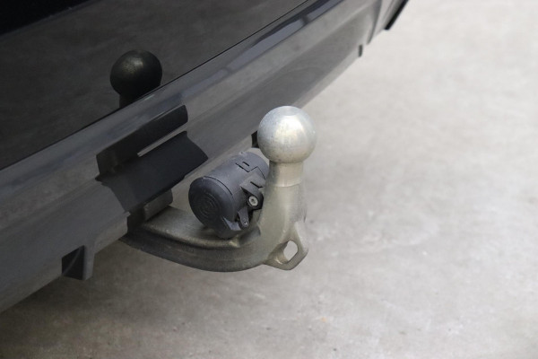 BMW 5 Serie Touring 520i High Executive M Sport Pakket Automaat / Panoramadak / Trekhaak / Comfortstoelen / Laserlight / Adaptieve Cruise Control / Parkeerhulpsysteem / Hifi / Live Cockpit Professional / Shadow Line / Stoelverwarming / Extra Getint Glas