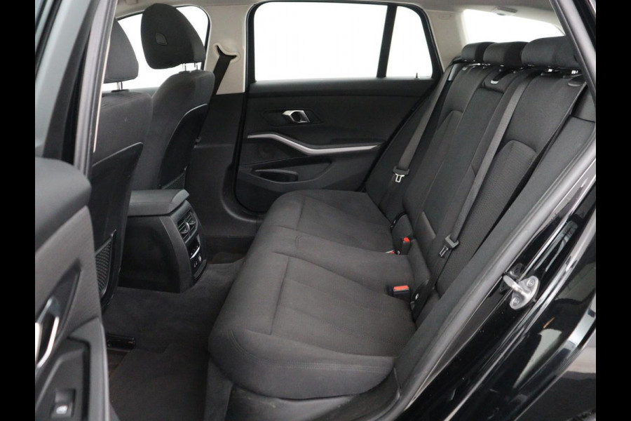 BMW 3-serie 320i Executive Edition | Panoramadak | Carplay | Navigatie | Live Cockpit | Full LED | Parkeerhulp | Cruise control | Climate control