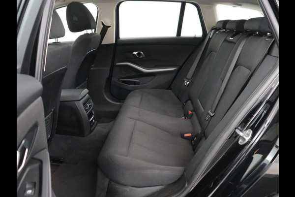 BMW 3-serie 320i Executive Edition | Panoramadak | Carplay | Navigatie | Live Cockpit | Full LED | Parkeerhulp | Cruise control | Climate control