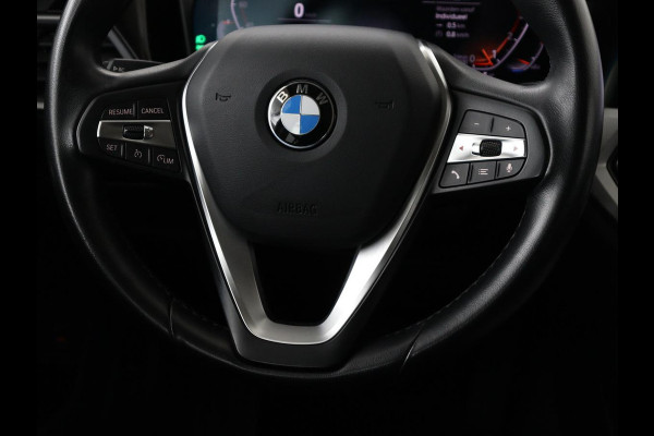 BMW 3-serie 320i Executive Edition | Panoramadak | Carplay | Navigatie | Live Cockpit | Full LED | Parkeerhulp | Cruise control | Climate control