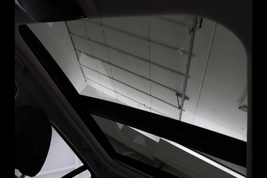 BMW 3-serie 320i Executive Edition | Panoramadak | Carplay | Navigatie | Live Cockpit | Full LED | Parkeerhulp | Cruise control | Climate control