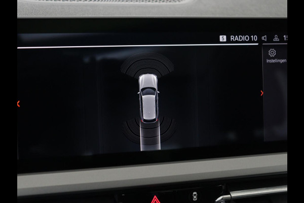 BMW 3-serie 320i Executive Edition | Panoramadak | Carplay | Navigatie | Live Cockpit | Full LED | Parkeerhulp | Cruise control | Climate control