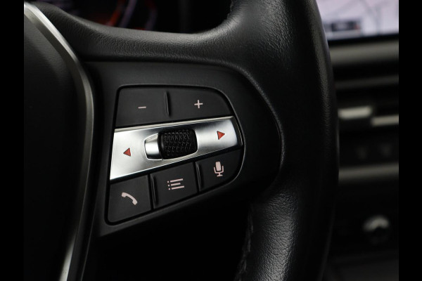BMW 3-serie 320i Executive Edition | Panoramadak | Carplay | Navigatie | Live Cockpit | Full LED | Parkeerhulp | Cruise control | Climate control