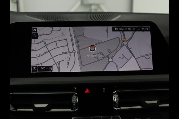 BMW 3-serie 320i Executive Edition | Panoramadak | Carplay | Navigatie | Live Cockpit | Full LED | Parkeerhulp | Cruise control | Climate control