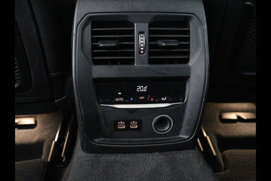 BMW 3-serie 320i Executive Edition | Panoramadak | Carplay | Navigatie | Live Cockpit | Full LED | Parkeerhulp | Cruise control | Climate control