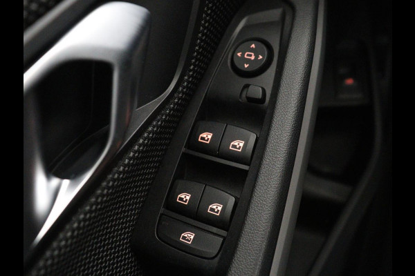 BMW 3-serie 320i Executive Edition | Panoramadak | Carplay | Navigatie | Live Cockpit | Full LED | Parkeerhulp | Cruise control | Climate control