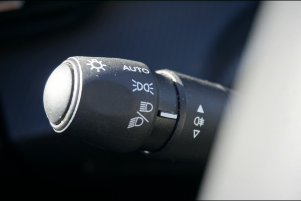 Peugeot 2008 131PK Allure AUTOM. | TREKHAAK | EL. CLIMATE | SENSOREN