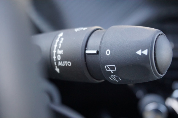 Peugeot 2008 131PK Allure AUTOM. | TREKHAAK | EL. CLIMATE | SENSOREN