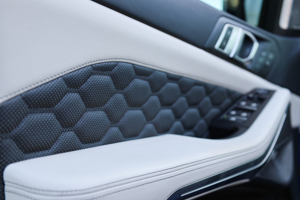 BMW X5 M Competition | VOL! | B&W | MASSAGE | HUD | SKYLOUNGE | STAGE 2 | 360 | REAR ENTERTAINMENT ELEK TREKHAAK | MEMORY | KEYLESS |