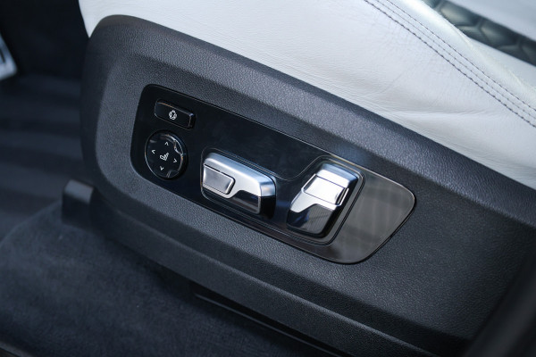 BMW X5 M Competition | VOL! | B&W | MASSAGE | HUD | SKYLOUNGE | STAGE 2 | 360 | REAR ENTERTAINMENT ELEK TREKHAAK | MEMORY | KEYLESS |