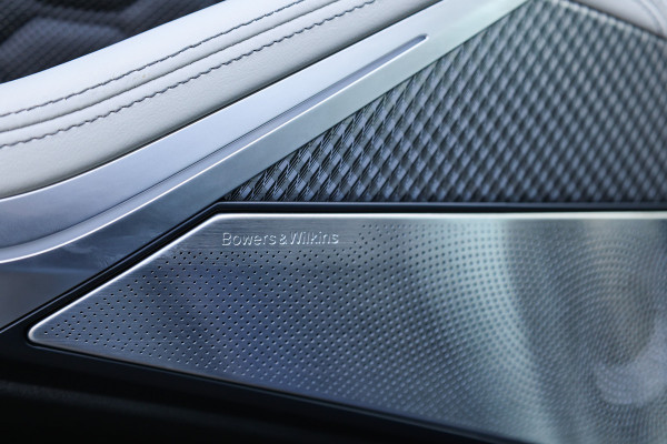 BMW X5 M Competition | VOL! | B&W | MASSAGE | HUD | SKYLOUNGE | STAGE 2 | 360 | REAR ENTERTAINMENT ELEK TREKHAAK | MEMORY | KEYLESS |