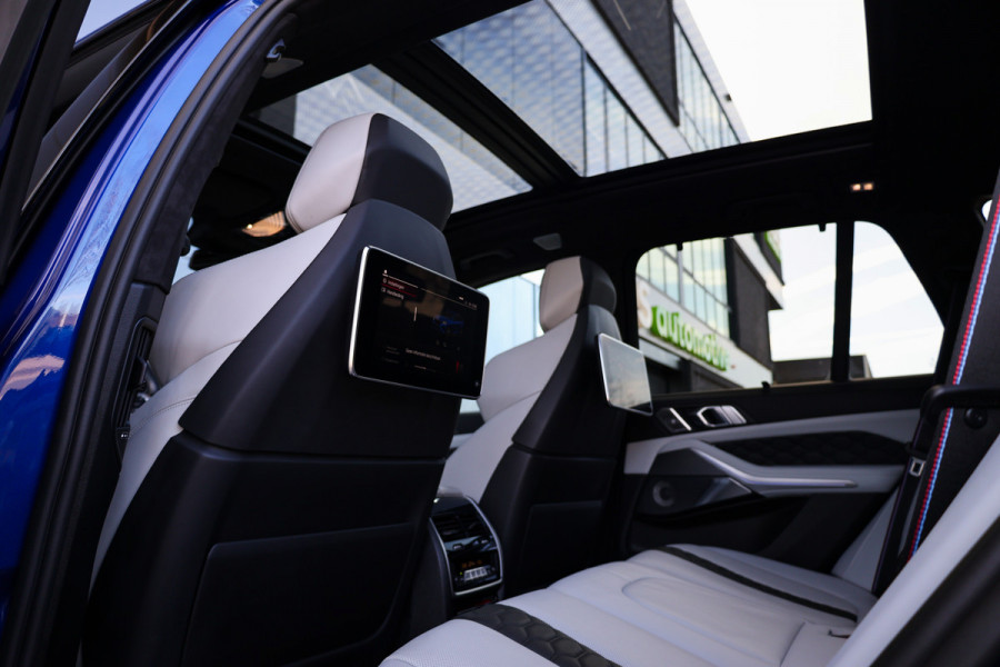 BMW X5 M Competition | VOL! | B&W | MASSAGE | HUD | SKYLOUNGE | STAGE 2 | 360 | REAR ENTERTAINMENT ELEK TREKHAAK | MEMORY | KEYLESS |
