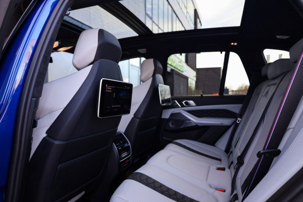 BMW X5 M Competition | VOL! | B&W | MASSAGE | HUD | SKYLOUNGE | STAGE 2 | 360 | REAR ENTERTAINMENT ELEK TREKHAAK | MEMORY | KEYLESS |