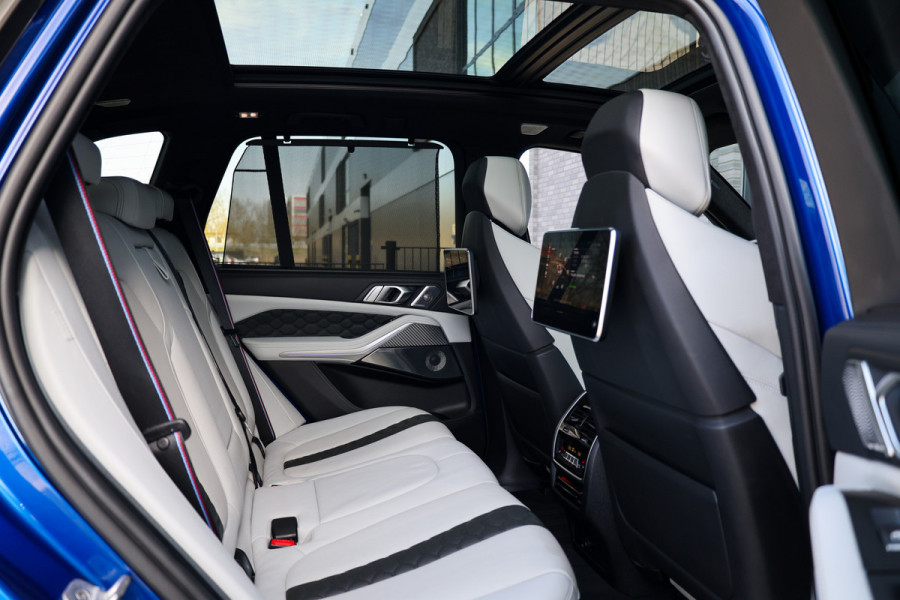 BMW X5 M Competition | VOL! | B&W | MASSAGE | HUD | SKYLOUNGE | STAGE 2 | 360 | REAR ENTERTAINMENT ELEK TREKHAAK | MEMORY | KEYLESS |