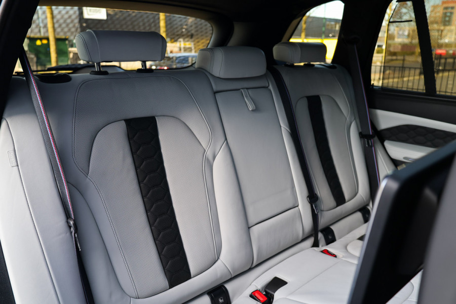 BMW X5 M Competition | VOL! | B&W | MASSAGE | HUD | SKYLOUNGE | STAGE 2 | 360 | REAR ENTERTAINMENT ELEK TREKHAAK | MEMORY | KEYLESS |