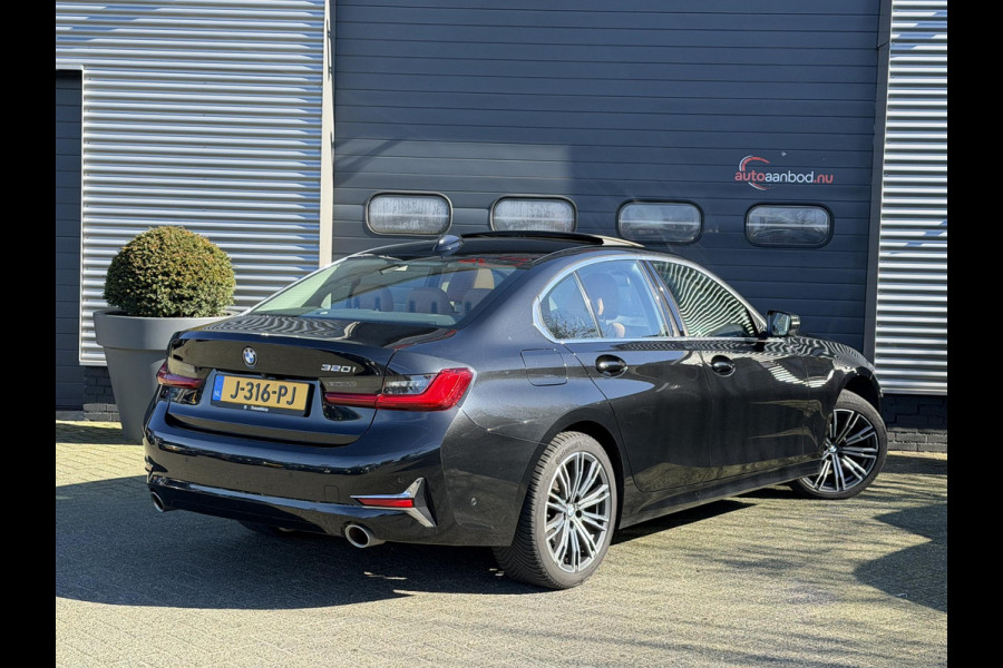 BMW 3-serie 320i High Executive | Panoramadak | Camera | Lederen Bekleding | Stoelverwarming | Sportstoelen |