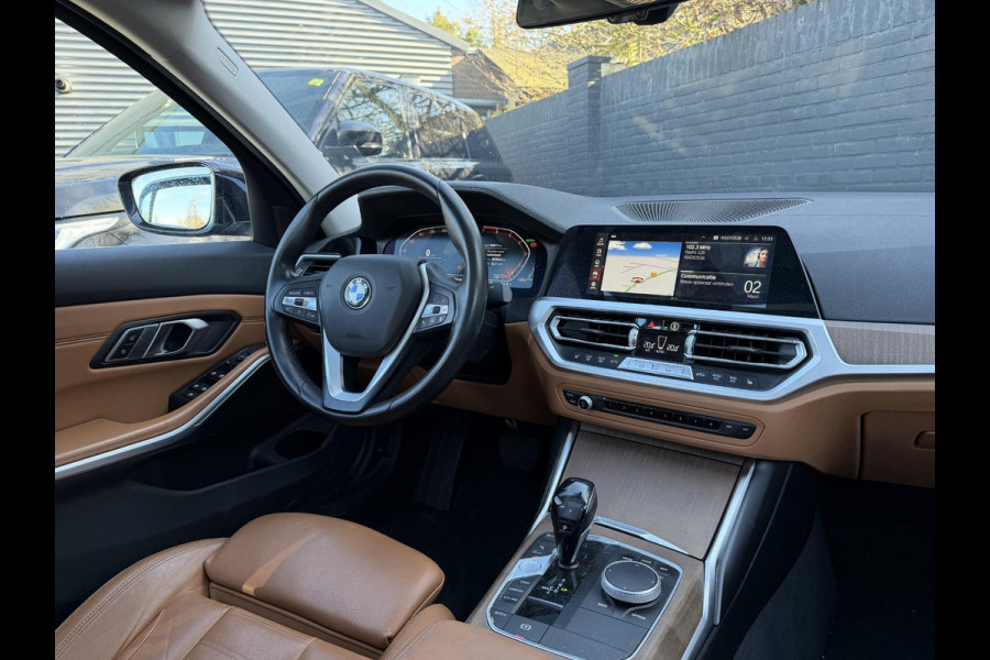 BMW 3-serie 320i High Executive | Panoramadak | Camera | Lederen Bekleding | Stoelverwarming | Sportstoelen |