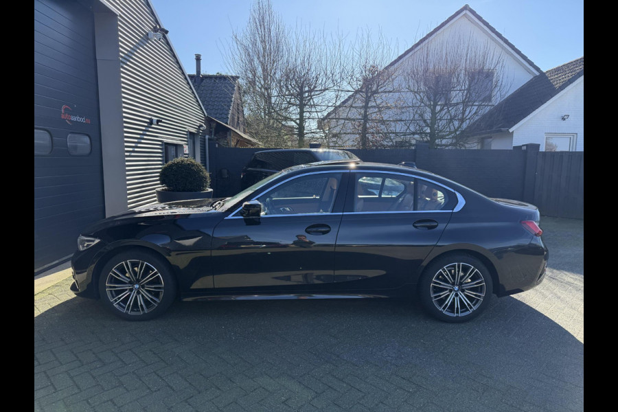 BMW 3-serie 320i High Executive | Panoramadak | Camera | Lederen Bekleding | Stoelverwarming | Sportstoelen |
