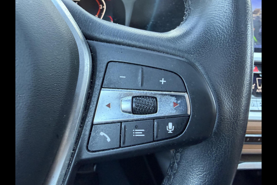 BMW 3-serie 320i High Executive | Panoramadak | Camera | Lederen Bekleding | Stoelverwarming | Sportstoelen |