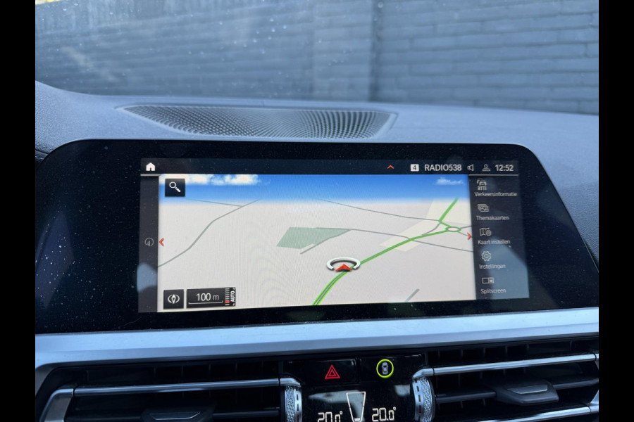 BMW 3-serie 320i High Executive | Panoramadak | Camera | Lederen Bekleding | Stoelverwarming | Sportstoelen |