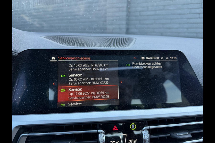 BMW 3-serie 320i High Executive | Panoramadak | Camera | Lederen Bekleding | Stoelverwarming | Sportstoelen |