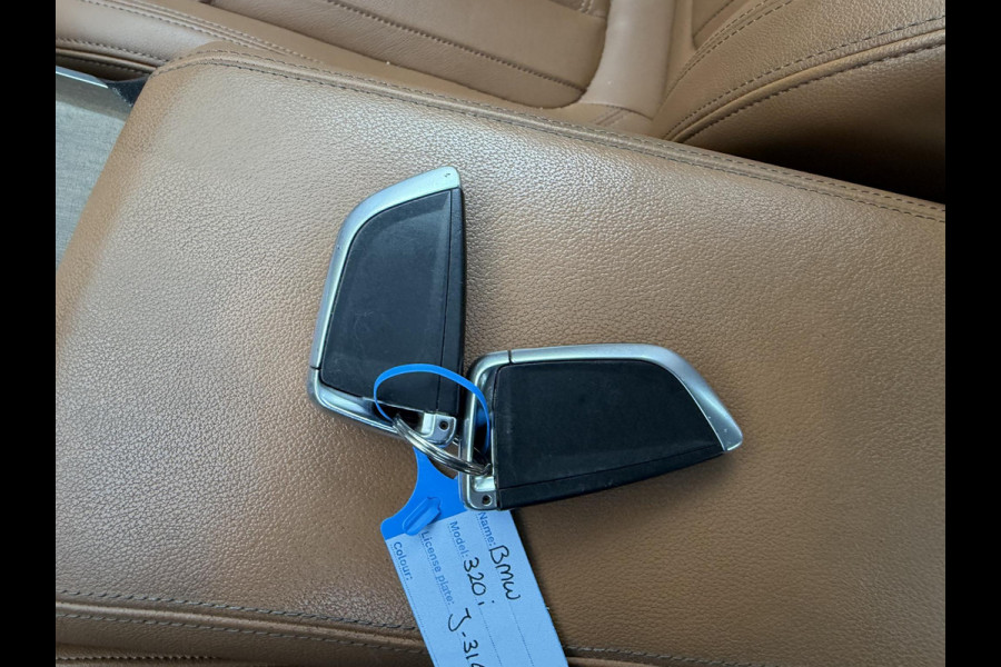 BMW 3-serie 320i High Executive | Panoramadak | Camera | Lederen Bekleding | Stoelverwarming | Sportstoelen |