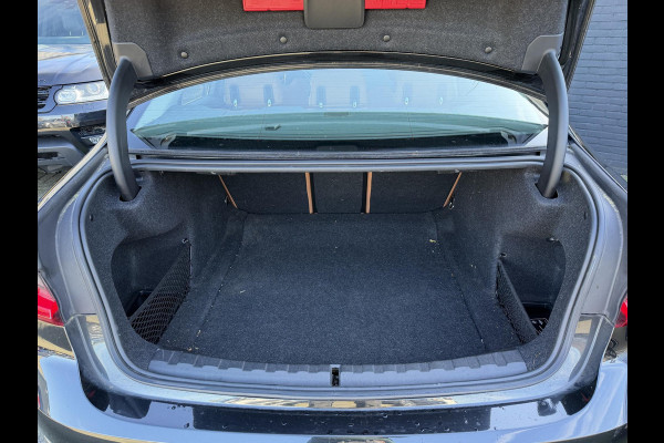 BMW 3-serie 320i High Executive | Panoramadak | Camera | Lederen Bekleding | Stoelverwarming | Sportstoelen |