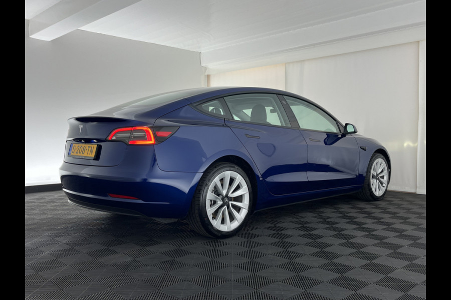 Tesla Model 3 Standard RWD Plus 60 kWh [ 3-Fase-11kW ] {SOH-92%} (INCL-BTW) Aut. *PANO | AUTOPILOT | LEATHER | KEYLESS | FULL-LED | MEMORY-PACK | TOPVIEW | DAB | CARPLAY | DIGI-COCKPIT | LANE-ASSIST | COMFORTSEATS | 19"ALU*
