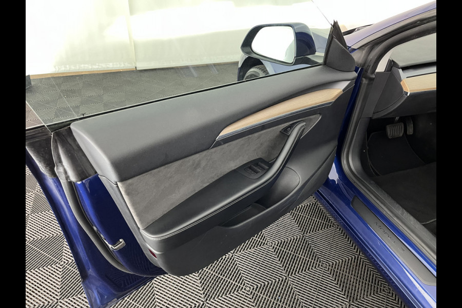 Tesla Model 3 Standard RWD Plus 60 kWh [ 3-Fase-11kW ] {SOH-92%} (INCL-BTW) Aut. *PANO | AUTOPILOT | LEATHER | KEYLESS | FULL-LED | MEMORY-PACK | TOPVIEW | DAB | CARPLAY | DIGI-COCKPIT | LANE-ASSIST | COMFORTSEATS | 19"ALU*