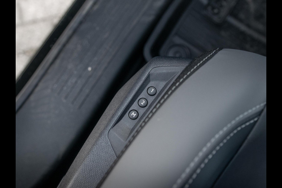 Jeep Compass First Edition 74 kWh | Adapt. Cruise | Camera | Carplay | 20" | Elektr. A-Klep | Navi | Winter Pack | Schuif/Kanteldak | Premium Pack | Conv. Pack | Warmtepomp