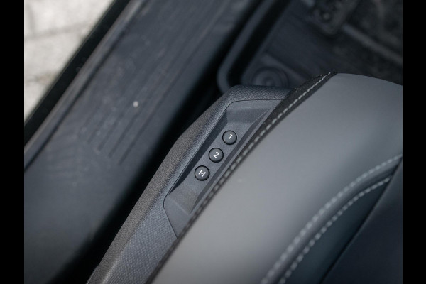 Jeep Compass First Edition 74 kWh | Adapt. Cruise | Camera | Carplay | 20" | Elektr. A-Klep | Navi | Winter Pack | Schuif/Kanteldak | Premium Pack | Conv. Pack | Warmtepomp