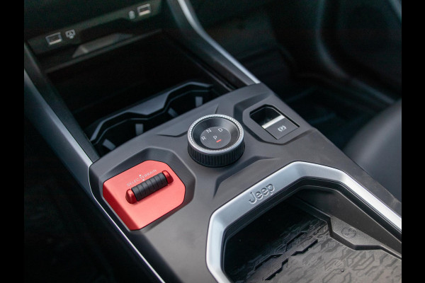 Jeep Compass First Edition 74 kWh | Adapt. Cruise | Camera | Carplay | 20" | Elektr. A-Klep | Navi | Winter Pack | Schuif/Kanteldak | Premium Pack | Conv. Pack | Warmtepomp