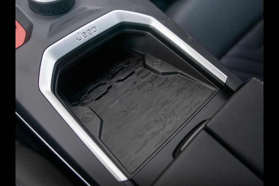 Jeep Compass First Edition 74 kWh | Adapt. Cruise | Camera | Carplay | 20" | Elektr. A-Klep | Navi | Winter Pack | Schuif/Kanteldak | Premium Pack | Conv. Pack | Warmtepomp