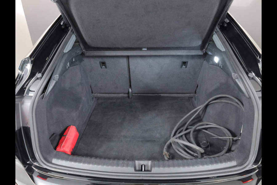 Audi Q4 Sportback e-tron 40 Advanced edition 77 kWh 204 pk | SoH 96% | Navigatie | Parkeersensoren achter | Matrix LED koplampen | Stoelverwarming |