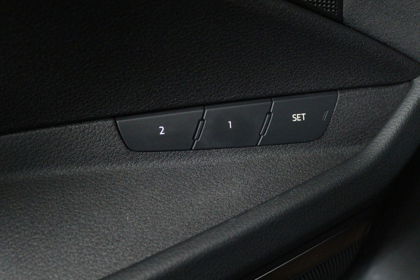 Audi e-tron 55 quattro S edition 95 kWh (TREKHAAK, B&O SOUND, SOH 92%, STOEL/STUUR VERWARMING, CRUISE ADAPTIEF, ELEKTR STOELEN)