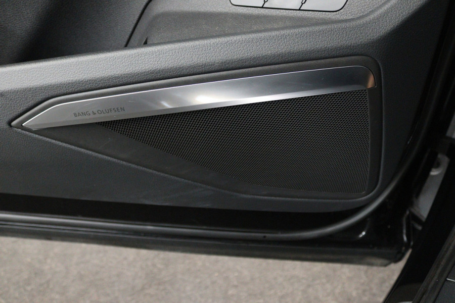 Audi e-tron 55 quattro S edition 95 kWh (TREKHAAK, B&O SOUND, SOH 92%, STOEL/STUUR VERWARMING, CRUISE ADAPTIEF, ELEKTR STOELEN)