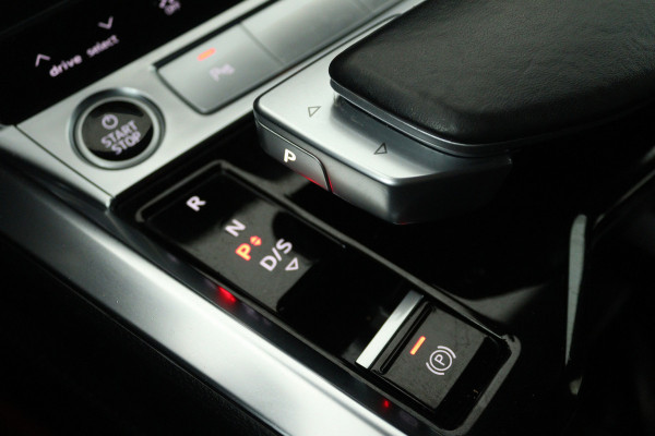 Audi e-tron 55 quattro S edition 95 kWh (TREKHAAK, B&O SOUND, SOH 92%, STOEL/STUUR VERWARMING, CRUISE ADAPTIEF, ELEKTR STOELEN)