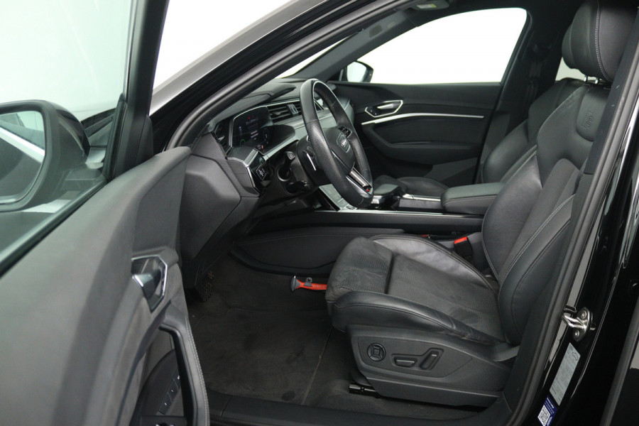 Audi e-tron 55 quattro S edition 95 kWh (TREKHAAK, B&O SOUND, SOH 92%, STOEL/STUUR VERWARMING, CRUISE ADAPTIEF, ELEKTR STOELEN)