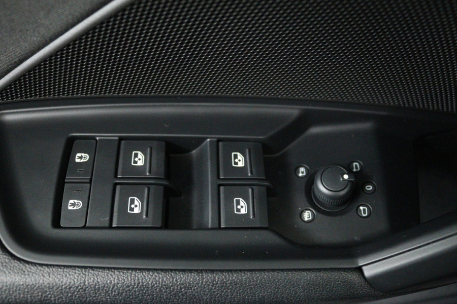 Audi A3 Limousine 35 TFSI edition one (STOELVERWARMING, ACHTERUITRIJCAMERA, CRUISE CONTROL ADAPTIEF, PARKEERSENSOREN)