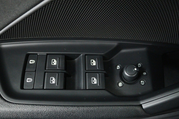 Audi A3 Limousine 35 TFSI edition one (STOELVERWARMING, ACHTERUITRIJCAMERA, CRUISE CONTROL ADAPTIEF, PARKEERSENSOREN)