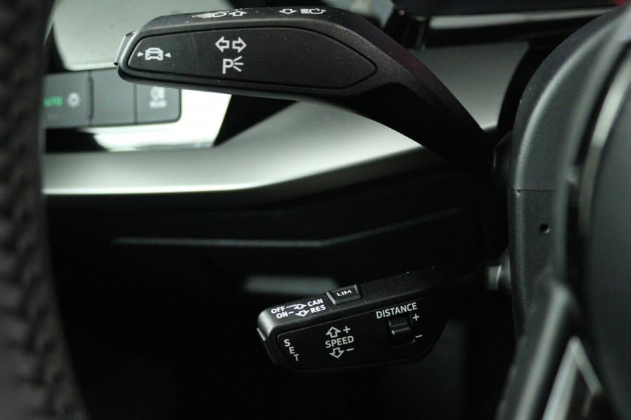 Audi A3 Limousine 35 TFSI edition one (STOELVERWARMING, ACHTERUITRIJCAMERA, CRUISE CONTROL ADAPTIEF, PARKEERSENSOREN)