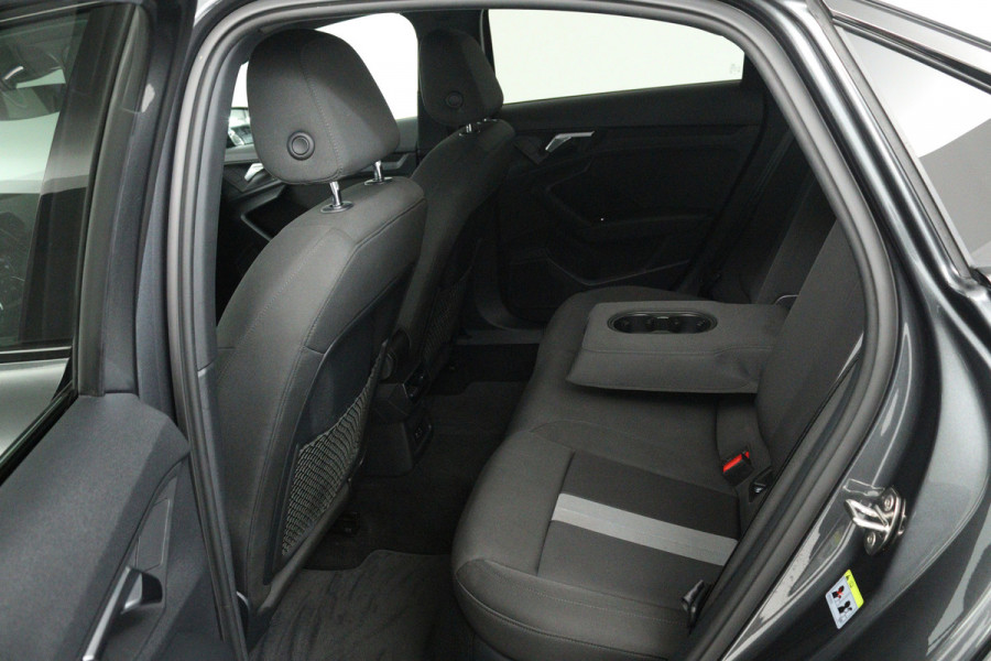 Audi A3 Limousine 35 TFSI edition one (STOELVERWARMING, ACHTERUITRIJCAMERA, CRUISE CONTROL ADAPTIEF, PARKEERSENSOREN)